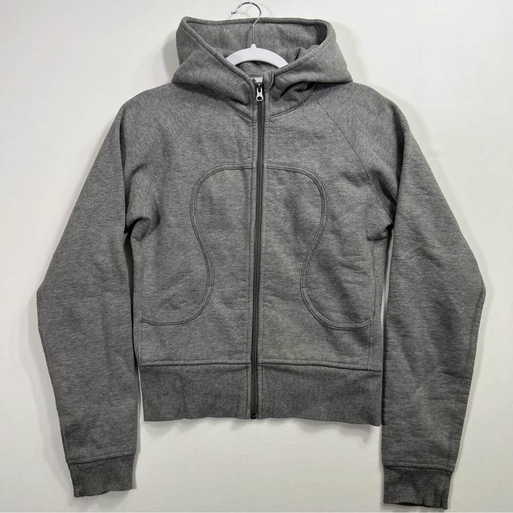Lululemon scuba hoodie
Women's size 8 (no size dot)
